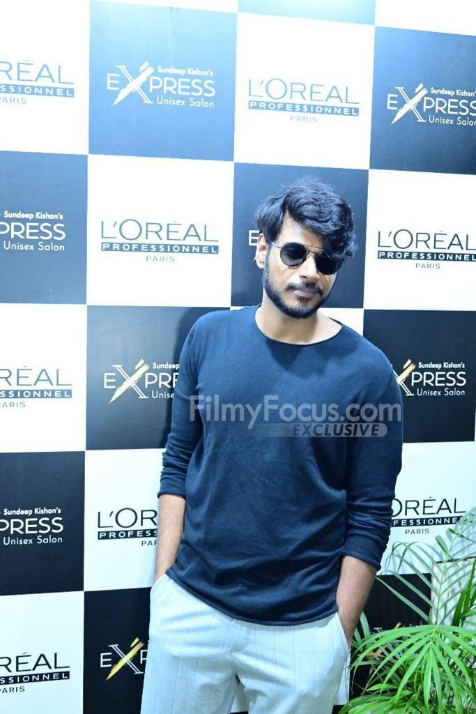 FilmyFocus's tweet photo. Hero @sundeepkishan at the launch of his
✂️ 𝐄𝐱𝐩𝐫𝐞𝐬𝐬 𝐔𝐧𝐢𝐬𝐞𝐱 𝐒𝐚𝐥𝐨𝐧 ✂️in Vijayawada !
Here are some Exclusive Images from the launch!
#ExpressSalon #SundeepKishan https://t.co/iP1ukXNuyP