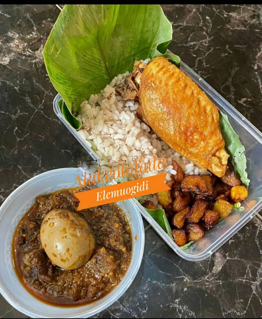 Alake_Olofada's tweet photo. Good morning lovers of OFADA, how about having your lunch today with Alake Olofada... Remember, you can step it down with a liru bit of chilled Palmwine. https://t.co/rZfSrANHRP