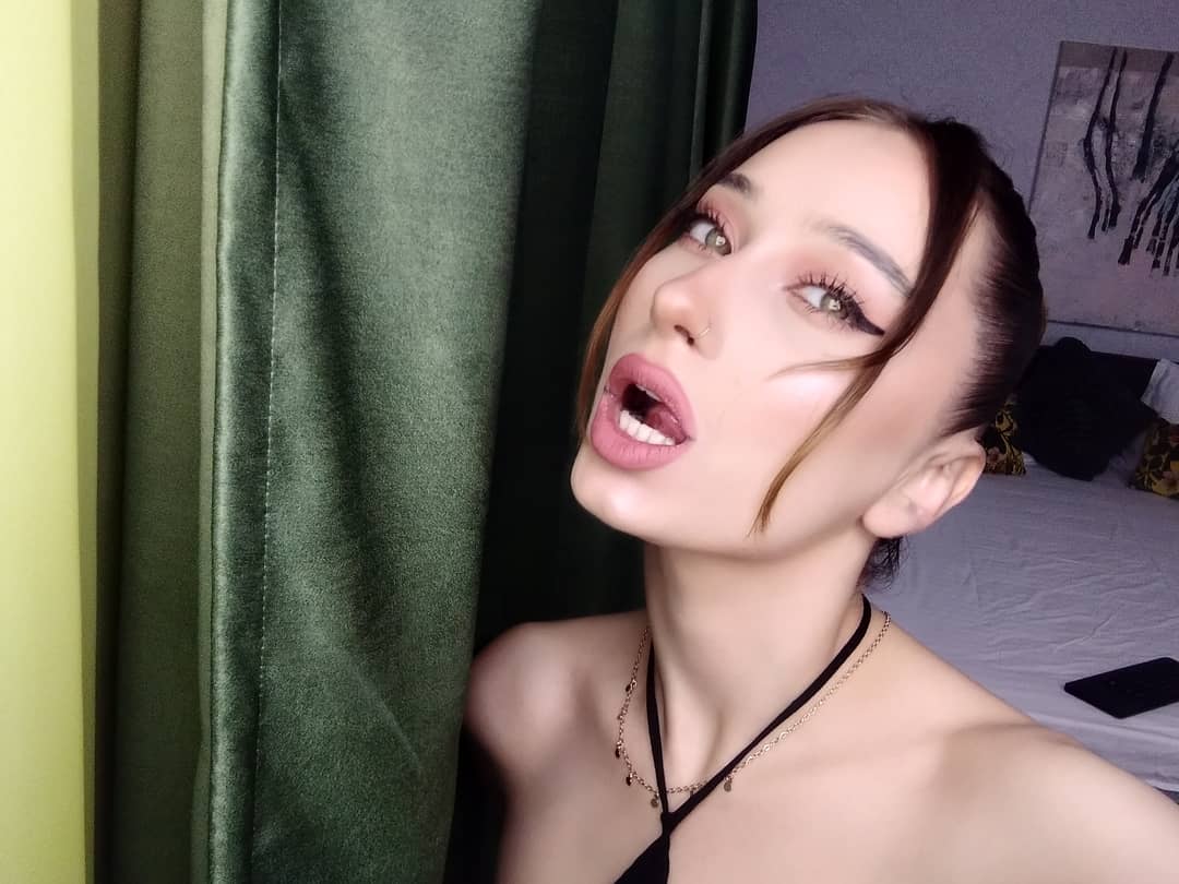 VanesaFlurry's tweet photo. I am back at you in few moments, kisses💋

#modelstudio20 #girlsfromstudio20 #glamour #makeup #greeneyes #babesmantion #smart #beauty https://t.co/J52OIYA9YK