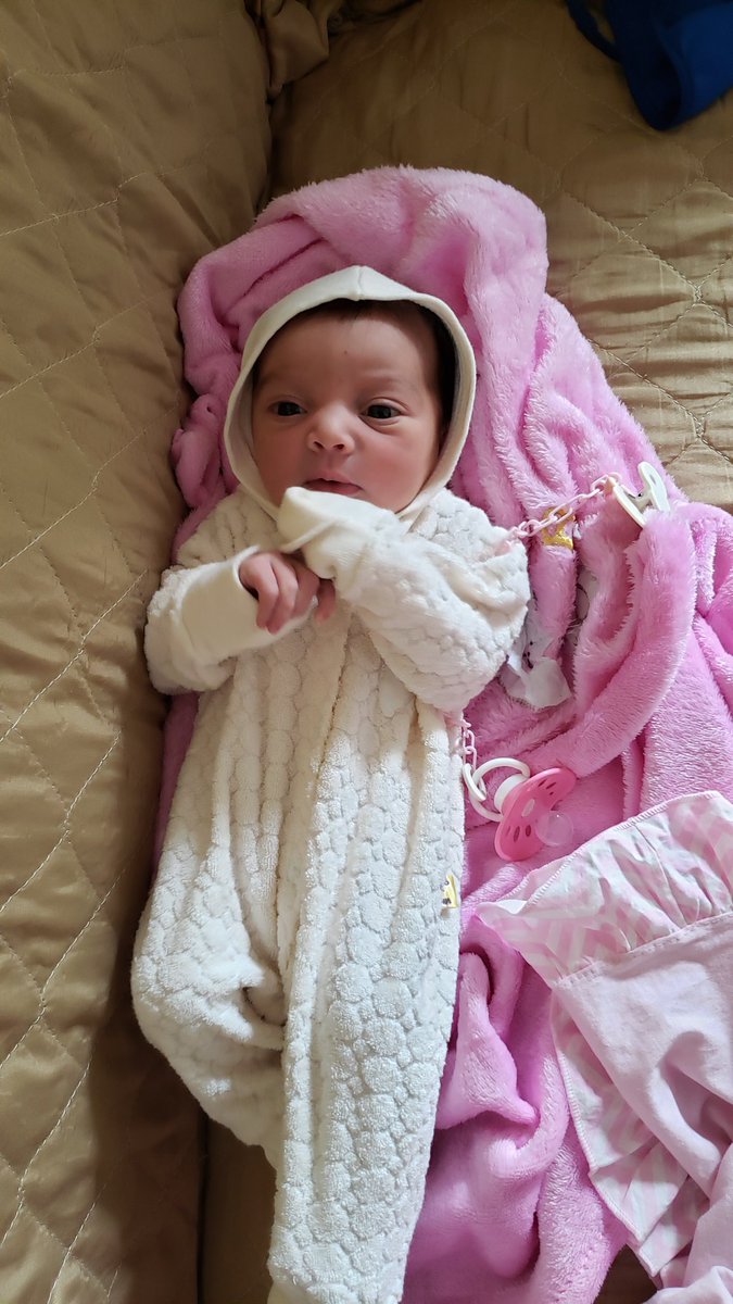 LucasDkmsc's tweet photo. Estou vivendo um sonho acordado! seja bem vinda minha filha ❤❤❤❤ https://t.co/ES43zyv6KS