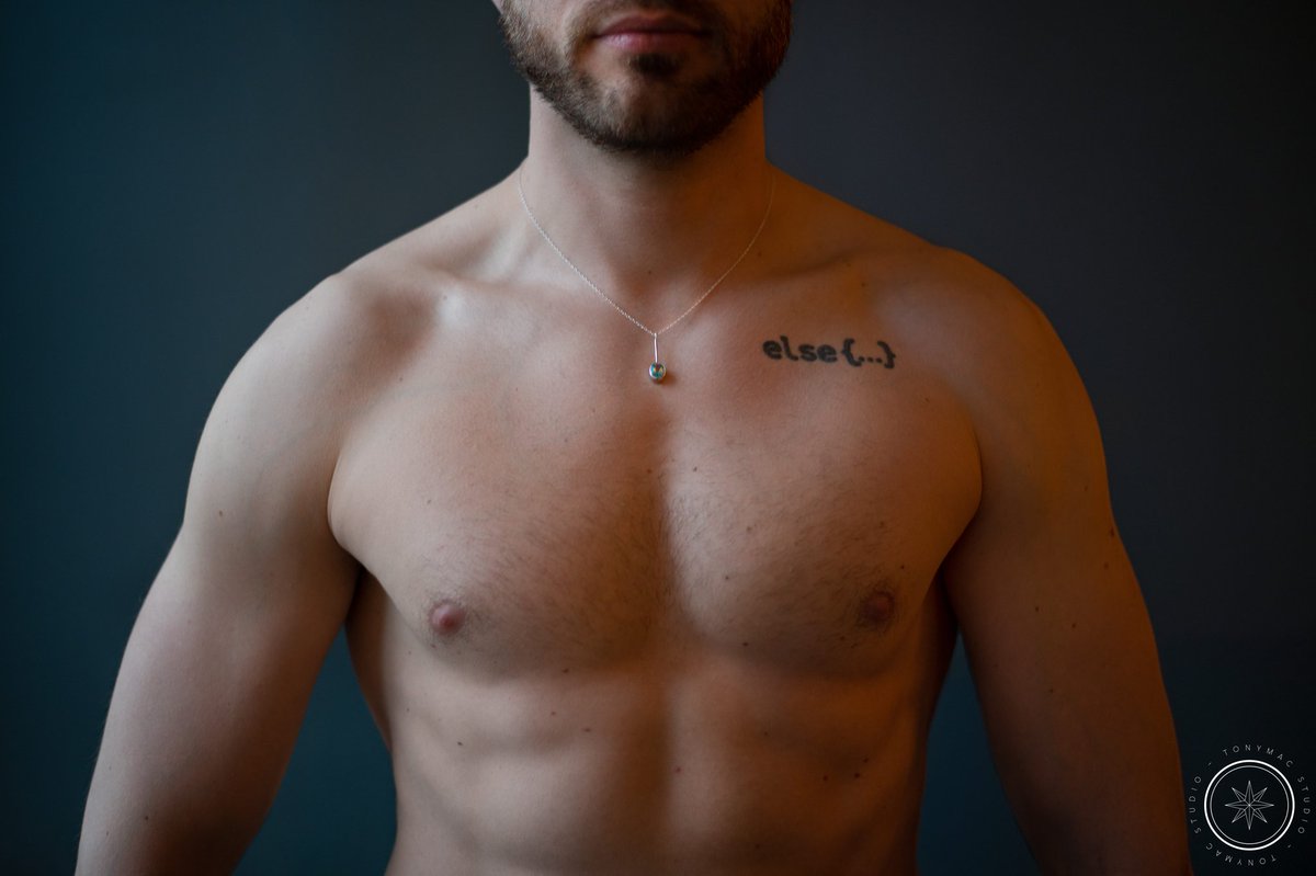 TonyMacStudio's tweet image. Un beau bijou sur un beau torse.
🙋🏼‍♂️: @matthtoft sur IG
💍: @cuidado sur IG