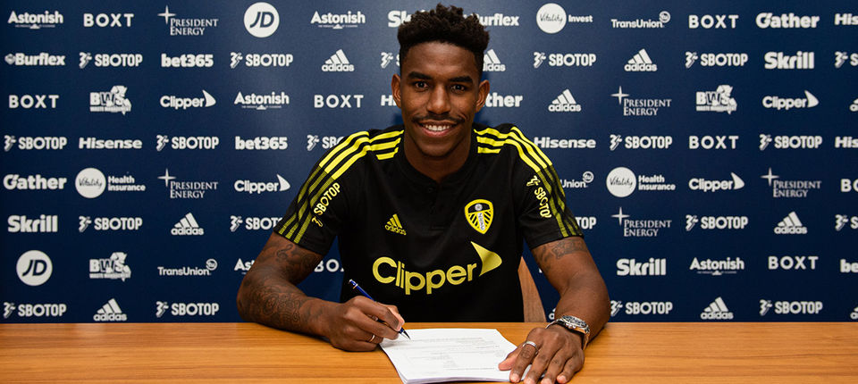 CornerEnEl90's tweet photo. 🚨 | Noticia #LaLigaSantander 🇪🇦

👋🏼 Junior #Firpo cambia el #FCBarcelona 🔵🔴 por el #LeedsUnited.

✍🏼 El lateral izquierdo llega a cambio de 15 millones de euros y el 20% de una futura venta.

📸: @LUFC https://t.co/RZoCtW1Nkq