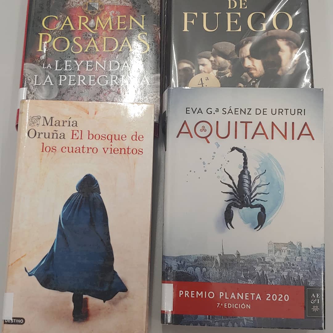 bibliotecaarroy's tweet photo. ☀️☀️☀️☀️Ya llegó el verano y es para disfrutarlo. 
Que mejor forma de hacerlo que leyendo buenos libros ️‼️‼️‼️‼️‼️
📚📚📚📚Desde la @bibliotecaarroy os mostramos algunas de las nuevas adquisiciones para este verano. No os las perdáis y visitar vuestra biblioteca.
@DipdeBadajoz https://t.co/RDLi8rjGhh