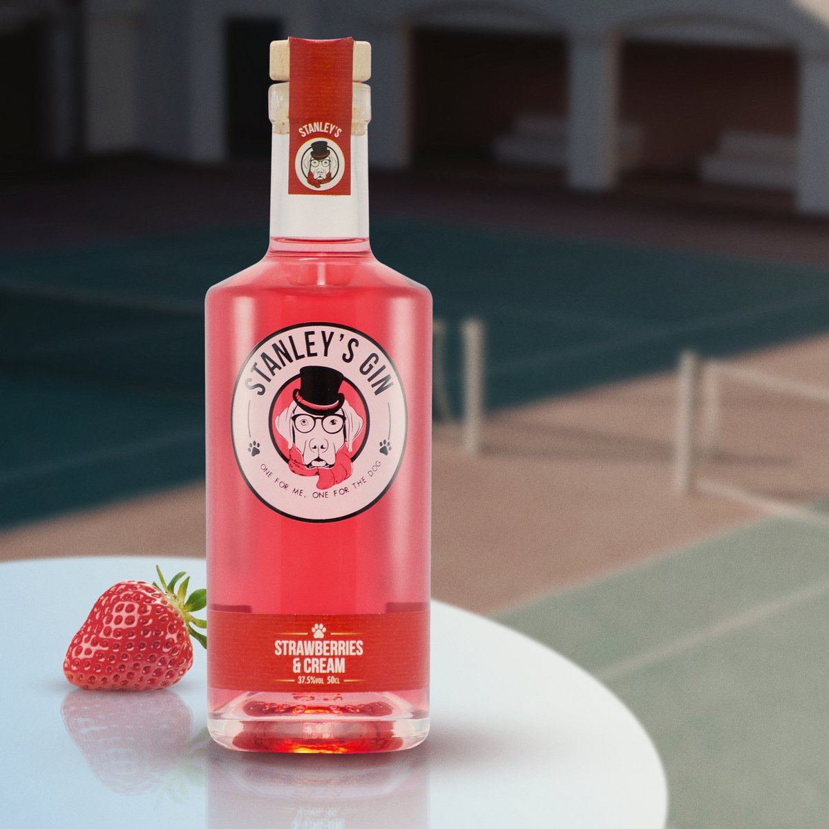 Watching Wimbledon in the Sun with a Stanleys Strawberries &amp; Cream Gin... 
Perfection!!! 😎🍸
.
#StanleysGin ​#wimbledon  #tennis #OneForTheDog #Summer #Drinks #Gin #Spirits #strawberry #Cocktails #GinAndTonic
