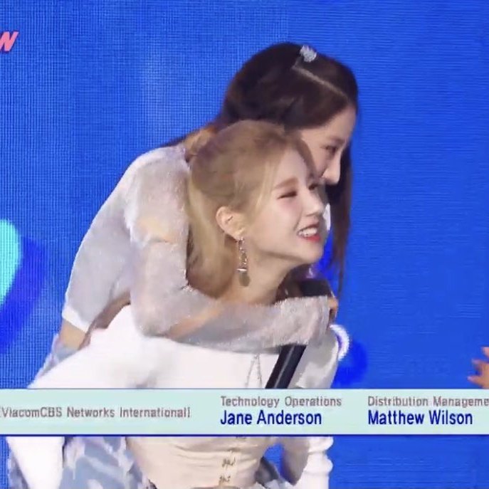 ot12 first win! 💚 #LOONA2ndWin #PTT1stWin