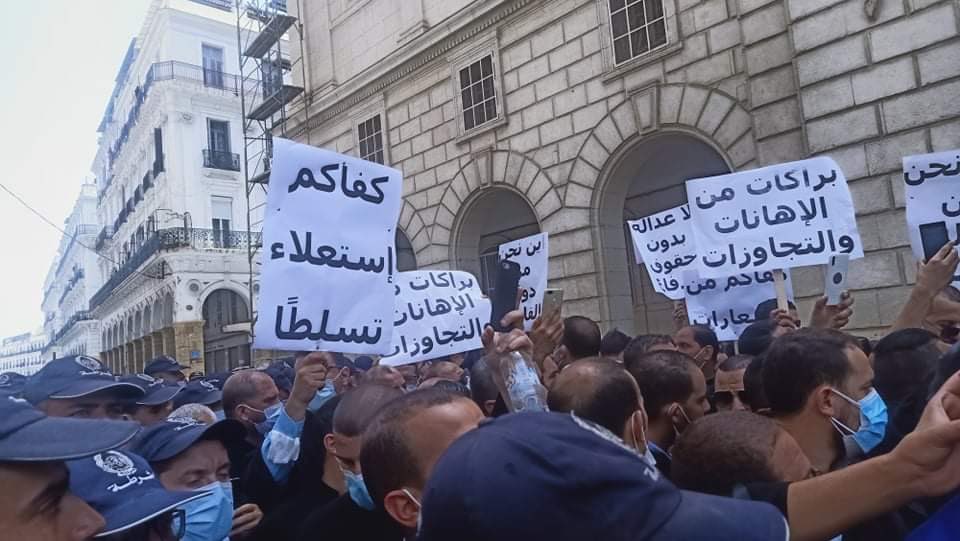 khaleddrareni's tweet photo. تجمع للمحامين أمام محكمة سيدي امحمد للتنديد بالتضييقات المستمرة ضد المحاميين و من أجل احترام حقوق الدفاع
Rassemblement d’avocats devant le tribunal de Sidi Mhamed pour dénoncer les persécutions contre les avocats et pour la préservation des droits de la défense 
#الجزائر
#Alger https://t.co/Po87ilFXAK