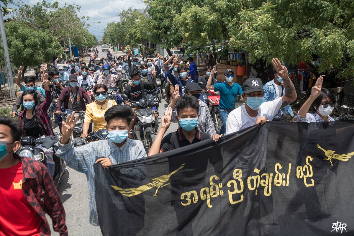 IrrawaddyNews's tweet photo. Residents of #Mandalay’s Chanmyathazi Township staged a protest against military rule on Tuesday. (Photo:Star) 

#WhatsHappeningInMyanmar https://t.co/qezmBujybZ