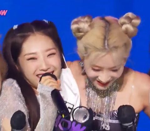 KIMLlPVES's tweet image. DON’T TOUCH MEEEEE