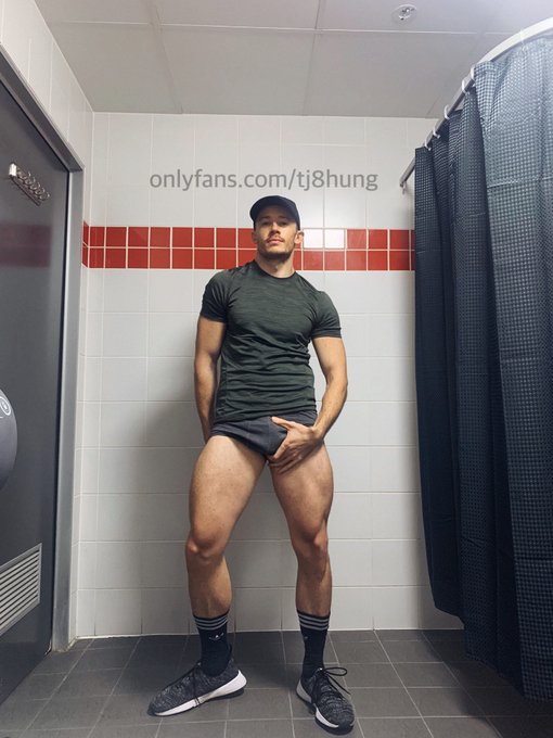 ?? Leg day makes me Toey https://t.co/CgLwfuMxEe