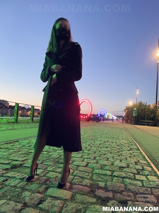 &Agrave; ton avis qu'y avait-il sous mon manteau hier soir lorsque je me suis balad&eacute;e en plein #Nantes 🔥 ? #public<a href="/tag/public"class="tags"><span>#public</span></a><a href="/tag/exhib"class="tags"><span>#exhib</span></a><a href="/tag/nantes"class="tags"><span>#nantes</span></a><a href="/tag/mym"class="tags"><span>#mym</span></a><a href="/tag/rennes"class="tags"><span>#rennes</span></a>