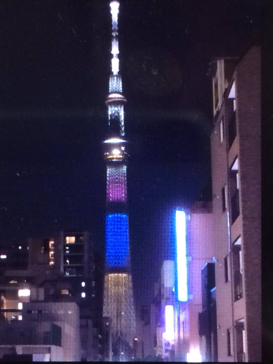 eagle_tw1029's tweet photo. 昨日のスカイツリーは「東京2020オリンピック聖火リレー」実施に伴い、45道府県目走行中の茨城県をイメージした特別ライティング点灯。茨城県公認のVtuber「 #茨ひより」のカラーリングで、上段は偕楽園の梅、中段は国営ひたち海浜公園のネモフィ��、下段は県産品の干し芋をイメージしているとの事。 https://t.co/uxnHOrMm7d