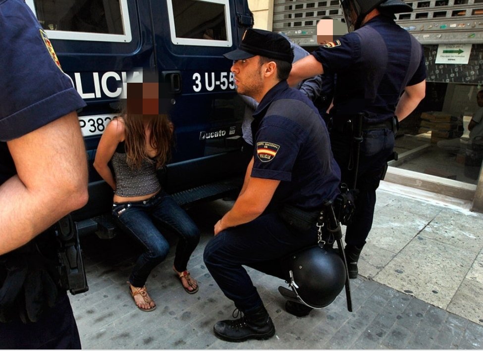 OrcaValencia's tweet photo. "Sé justo en la disputa. Sé empático en la desgracia. Sé implacable en el delito".
#Policia #PoliciaNacional #Police #Policepics #Cops #UnidadIntervencionPolicial #UIP #IIIUIP #Orca #Valencia #España #ESP #Spain
📸 @levante_emv https://t.co/wuzK9VWuu7
