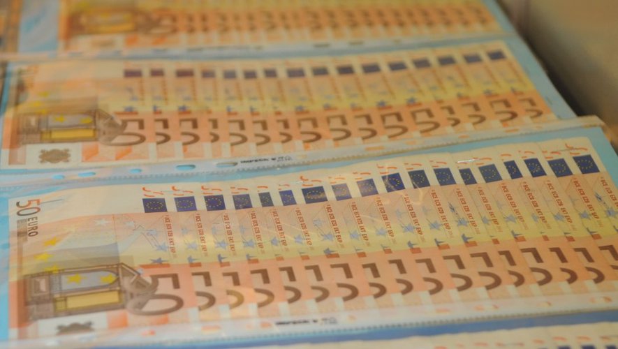 StoneSmok's tweet photo. billets de banque fiable et shit , beuh et Kush sur le lien 🇫🇷🇧🇪🚚🚬 👇💰  https://t.co/aMdligqox1 https://t.co/OO2WQBFGTm