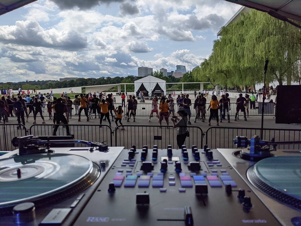 DJStylus's tweet photo. This weekend update from #TheVibeConductor is also a gratitude post. 🙏🏼
• @katskornerco set 'em up and #AxelFParty knocked 'em down at #RelaxRelateReleaseDC at the Kennedy Center along with my #DaylightDC family, Zo! & Tall Black Guy and Deborah Bo… https://t.co/CE2cSngCgc https://t.co/icTS5QVY11