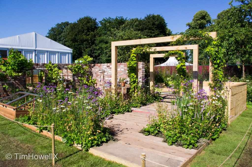 TimHowellX's tweet photo. #CountdownToTatton #RHSTatton 15 days to go. @LillyGomm will also feature in my #CountdownToChelsea in September. Here’s her #YoungDesigners garden from 2016 and her spectacular 2017 “Gabriel Ash Greenhouse Garden” for sponsor @GabrielAsh11 built by @landscape_urban https://t.co/VnkpZe4rQe