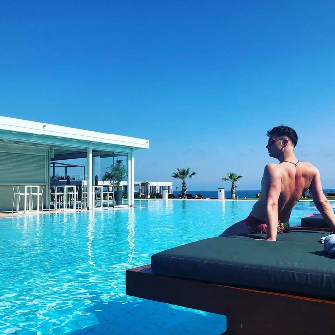 That’s the spot #gay #crete #insulba @insulaalba #greece #holiday https://t.co/06Wl0pKETv https://t.