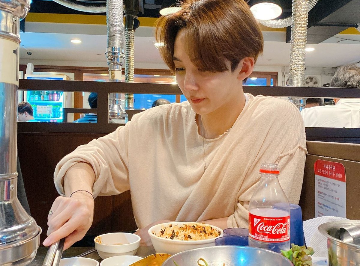jeonghan in seungcheol's eyes.