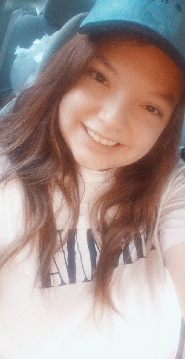 cheykat's tweet image. Some might call these tangles from not brushing my hair after I showered... But I call them waves! And I happily welcome them on the rare occasions that they decide to show up 🤣 #straighthairproblems