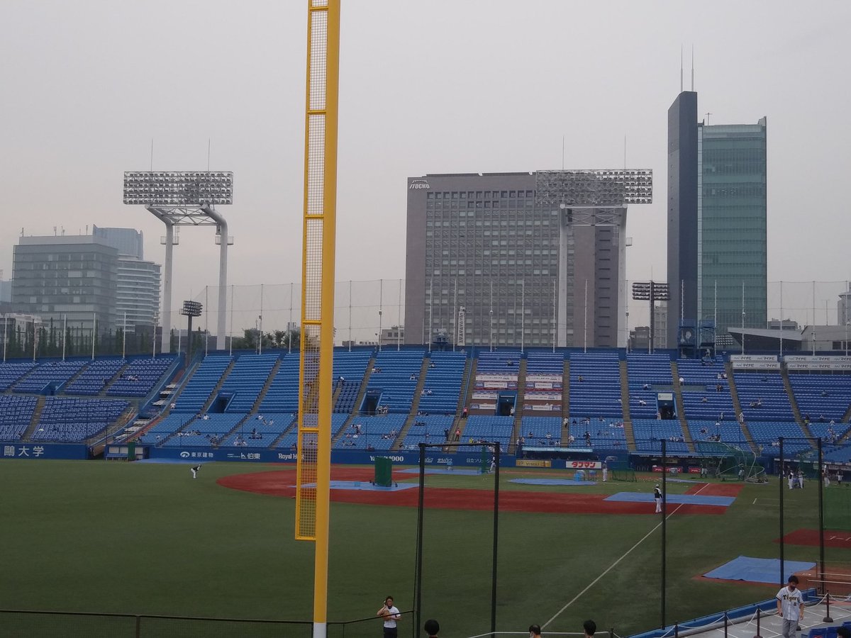 otake0708's tweet photo. 久しぶりのツイートです。
　マジでやり方を忘れてたわ。

昨年の10月31日の
　　　横浜戦以来の現地へ。
　～　神宮球場に到着　～

残念ながらアルコールの提供はありません。
ビールは飲めませんが今日は
　　　楽しみたいと思います。 https://t.co/xv3C85dZEW