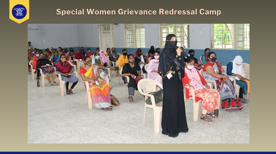 NagpurPolice's tweet photo. A Camp was specially organised for Women's Grievance Redressal at the Police Headquarters, yesterday.
The Commissioner of Police along with Addl CP, and DCP heard 83 complaints relating to domestic violence, harassment, child custody, etc.
#NagpurPolice https://t.co/f645OvXKJI