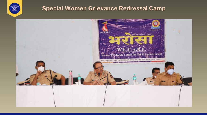 NagpurPolice's tweet photo. A Camp was specially organised for Women's Grievance Redressal at the Police Headquarters, yesterday.
The Commissioner of Police along with Addl CP, and DCP heard 83 complaints relating to domestic violence, harassment, child custody, etc.
#NagpurPolice https://t.co/f645OvXKJI