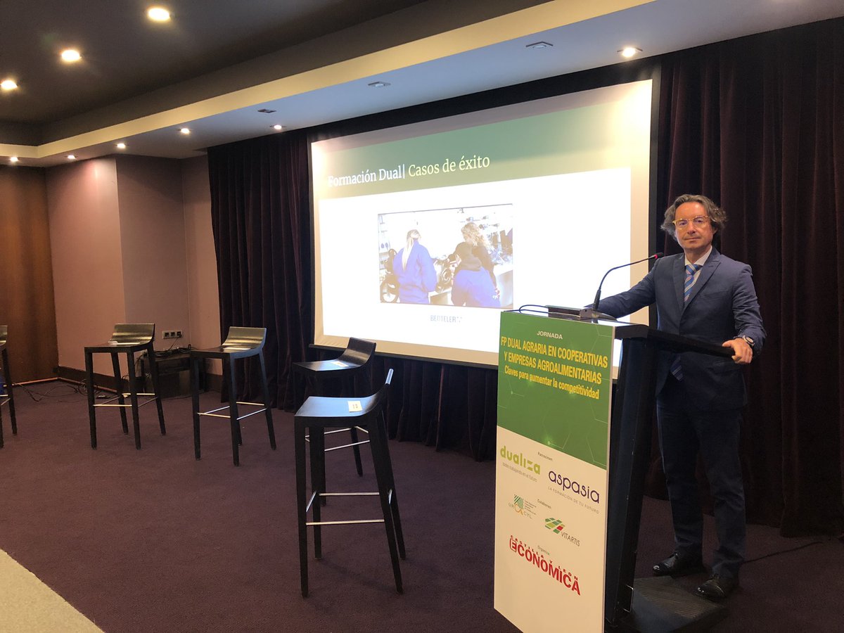 lalcaldeg's tweet photo. A punto de empezar #FPagrariacyl21
@cyleconomica
@acagigasperez
@AgroBank_CABK
@jesuslopezjim
@GrupoAspasia
@LorenzoAlonso3
#Kerbest
#Produal
@prosolcoffee
#Edscha
@urcacyl
@Vitartis
@DualizaBankia https://t.co/5NOZCy1HaY