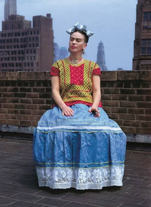 womensart1's tweet image. “I used to think I was the strangest person in the world but then I thought... there must be someone just like me who feels bizarre and flawed... if you are out there...know that, yes, it’s true I’m here, and I’m just as strange as you.”― Frida Kahlo #womensart photo-N.Muray