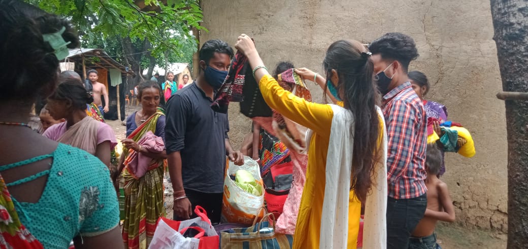 GGreenary's tweet photo. "If light a lamp for somebody, it will also brighten your path."
#ngo #ngokharagpur #clothdistribution #cloth  #giggleandgreenary #NGOkharagpur #clothcharityevent #povertyfreeindia #NGO #volunteering #support #charity #cloth #donate #donation #joinus
#HelpingHands https://t.co/07fHmy2gNY