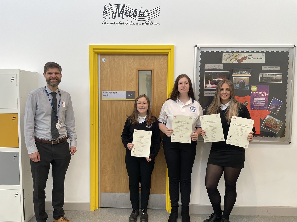 Congratulations to Liz, Jess and Grace who have all passed their singing exams this year…and over lockdown. Thank you to their fab teacher Mr Mantle @CaerphillyMu