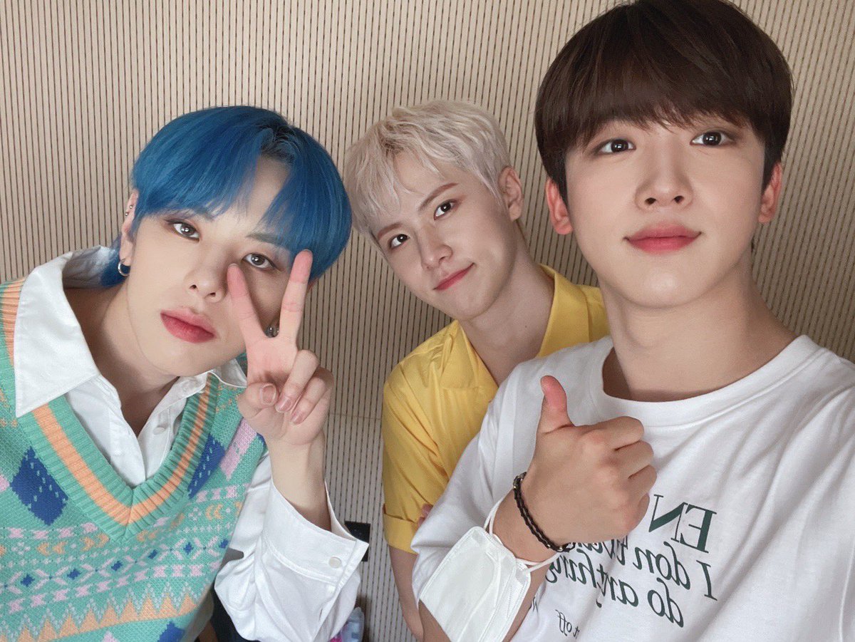 이른 시간부터 햇살같은 짱아이와 만나 즐겁게 시작한 하루☘️
복실복실 강아지같던 위아이와 신나는 시간이셨기를 바랍니다🙌

#위아이 #WEi #장대현 #김동한 #김요한 #JANGDAEHYEON #KIMDONGHAN #KIMYOHAN