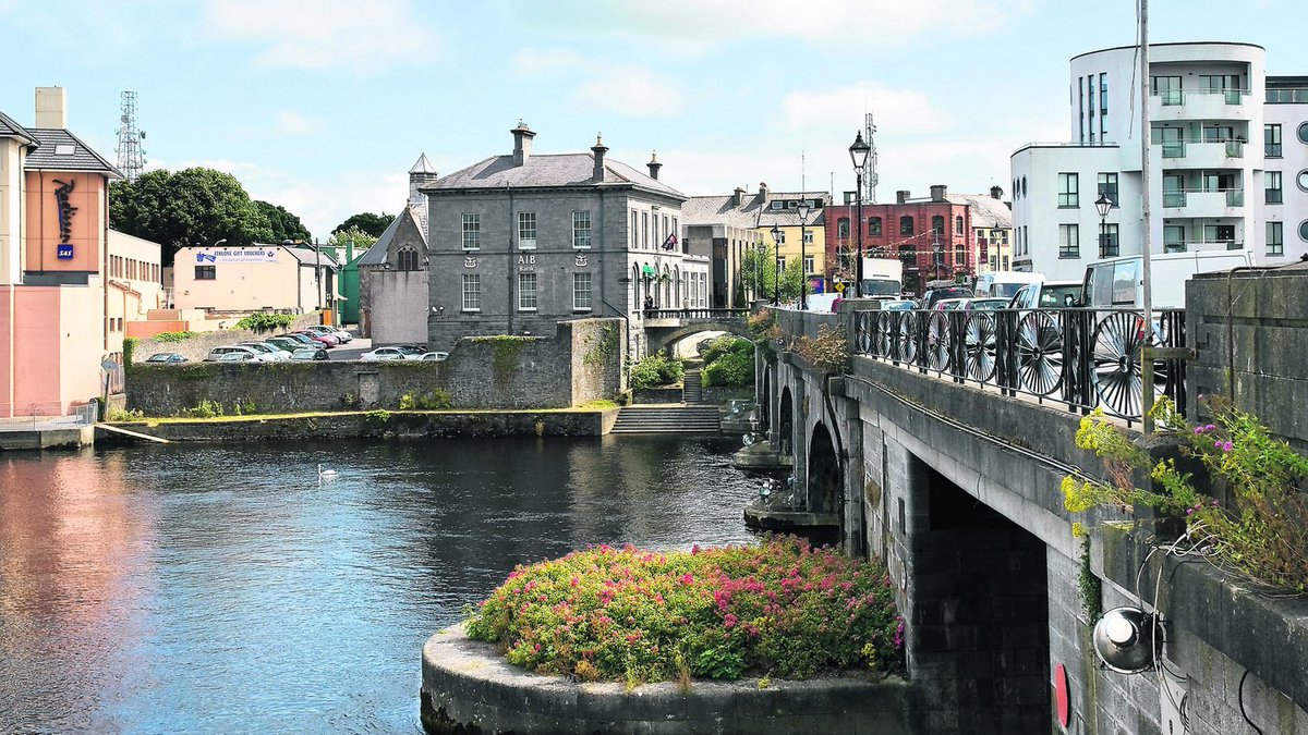 Off to Athlone in County Westmeath for a staycation this weekend. Hit me up with some must see/do attractions while we’re there. #Athlone #Staycation #KeepDiscovering