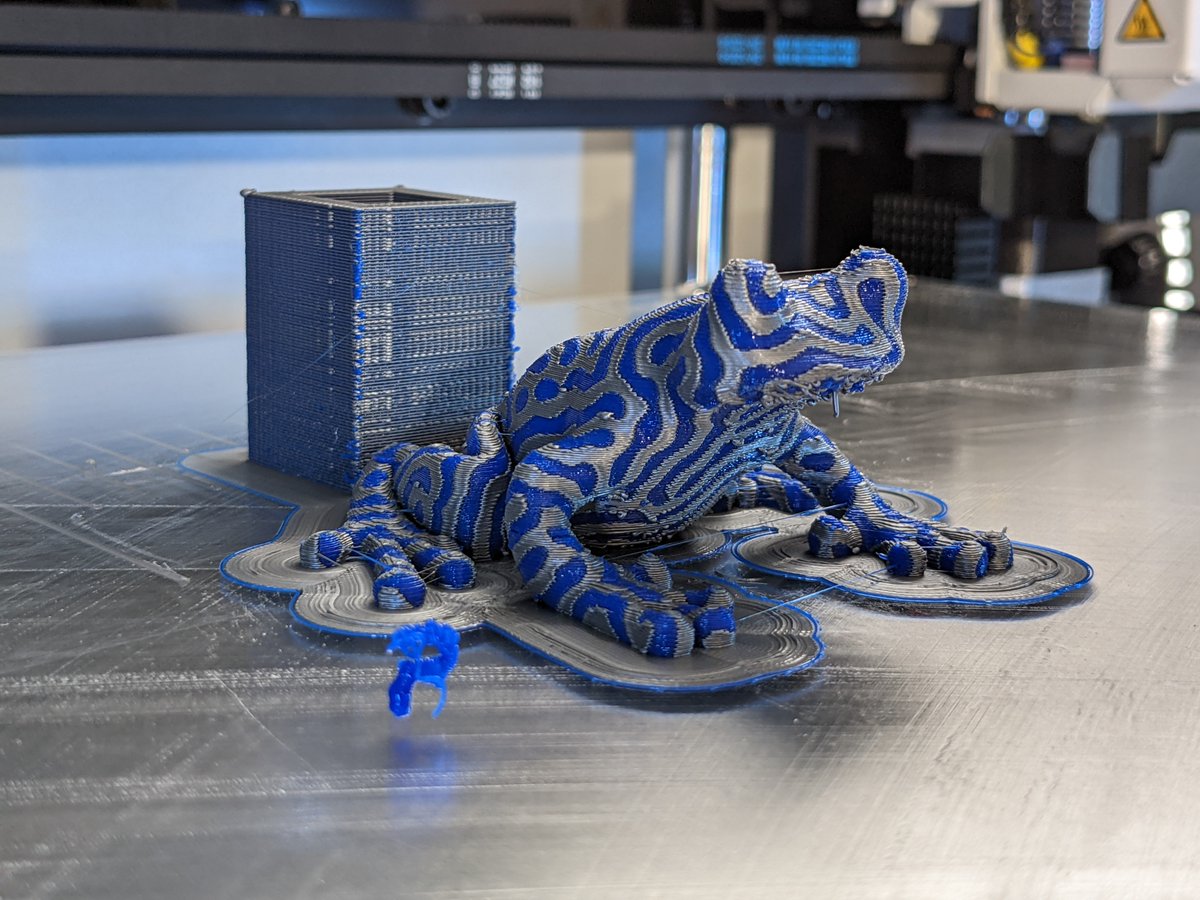 As requested, a photo of the completed two-color treefrog from yesterday's Sigma D25 unboxing