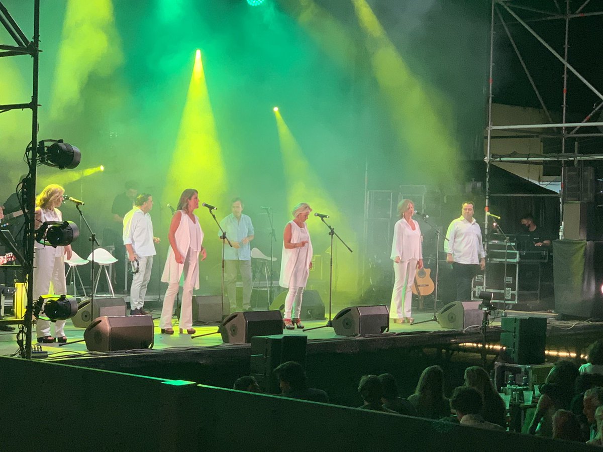 NavasPablos's tweet photo. Volvieron las emociones, los abrazos, los conciertos y la vida!!!! Siempre Así! Madrid!!!! https://t.co/WPTrwKKrq9