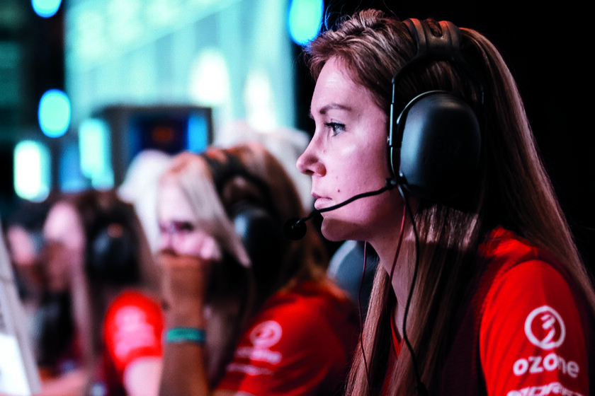 xataka's tweet photo. Cómo triunfar en el mundo de los eSports: saber adaptarse y conocer al consumidor para no morir en el intento. #OfrecidoPor #ISDIgital https://t.co/KpJMMB4nKK https://t.co/0gNCt444Qb