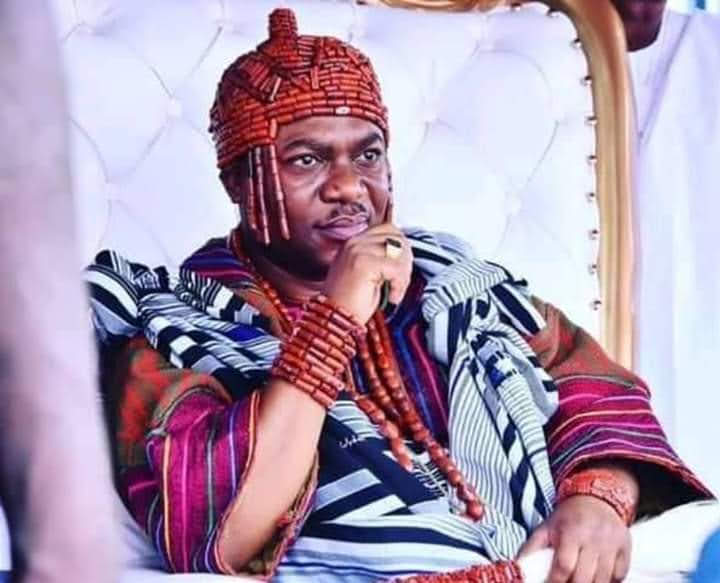 CommunityOwo's tweet photo. Celebrate with Olowo of Owo Kingdom as Kabiyesi is 55 years old!
Happy birthday to his imperial majesty oba AJIBADE GBADEGESIN OGUNOYE III.

May your reigns be peaceful and progressive! May you reign long in the throne of your Fathers https://t.co/xpoBwg6gUT