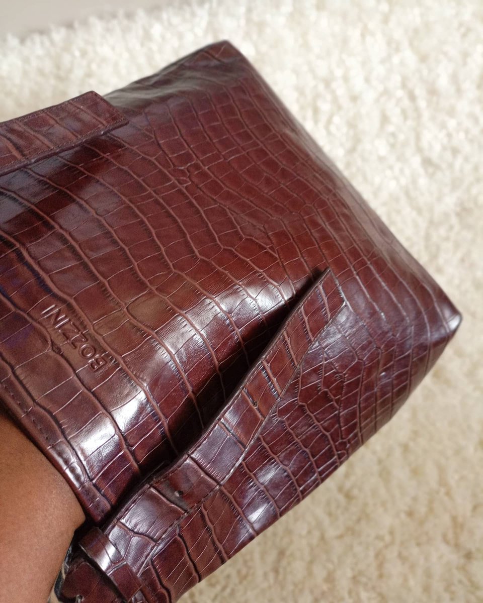 Fancy_Squaad's tweet photo. BOZZINI croc-effect leather long tote with adjustable straps and partioning  inside
PRICE: 850 
Call or WhatsApp 0750249526 

Free delivery within CBD https://t.co/MscDagDAQl