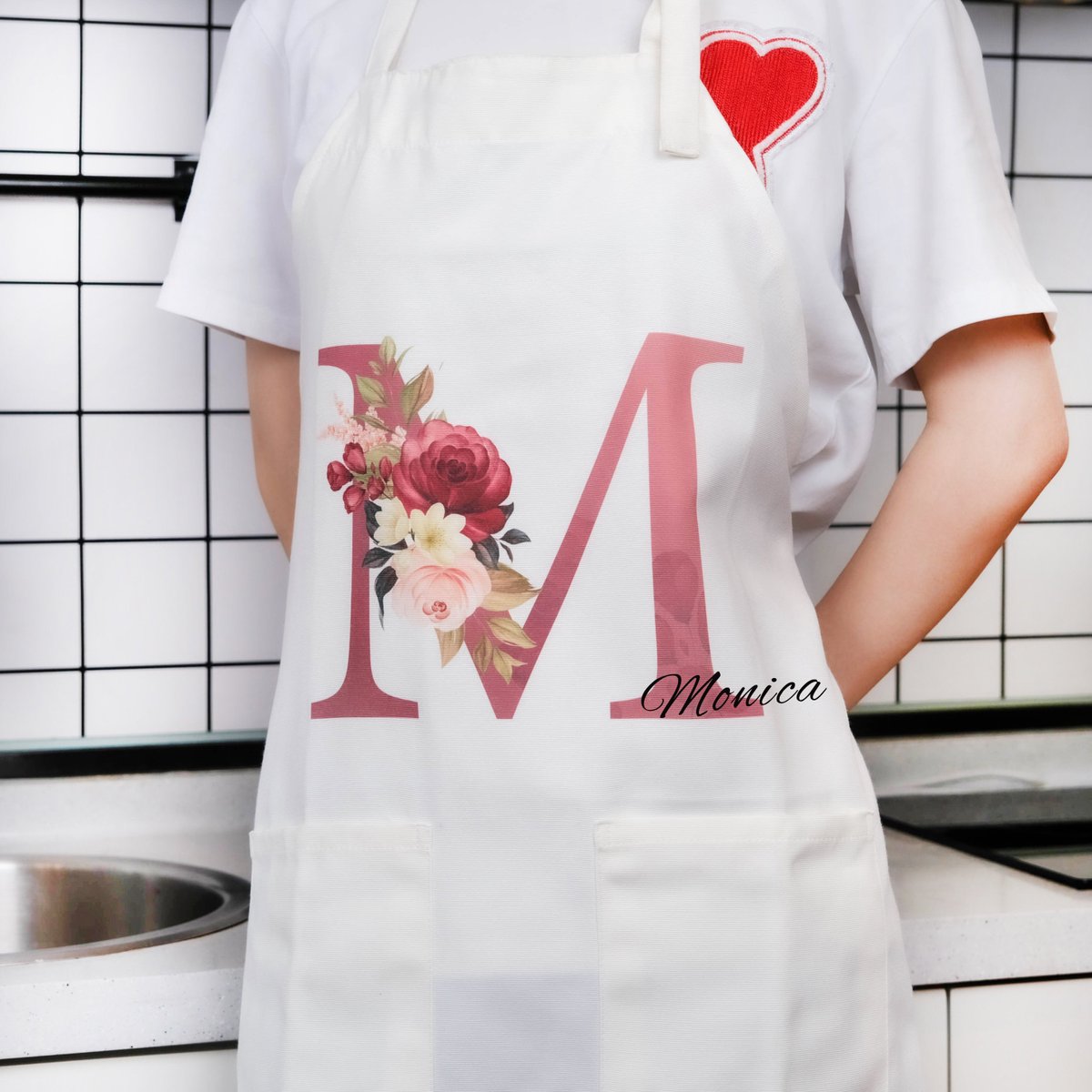 Gift for family. 
etsy.me/3xmiMGr 
#apron #cotton #personalizedapron #apronforwomen #apronwithpattern #mothergift #bakinggift #hostessgift