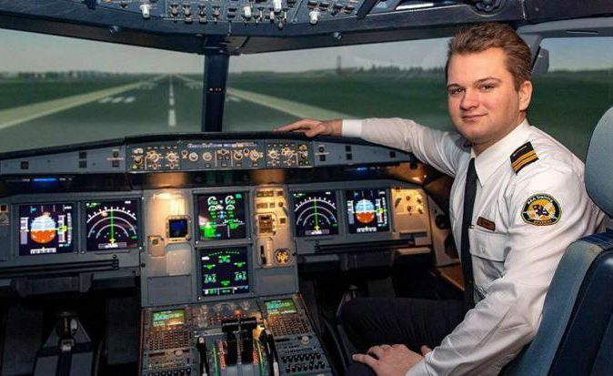 По дэмерон фильм. Пилот х. Пилот х. H135 вертолет кабина. Ребрей аркадий алексеевич пилот s7.