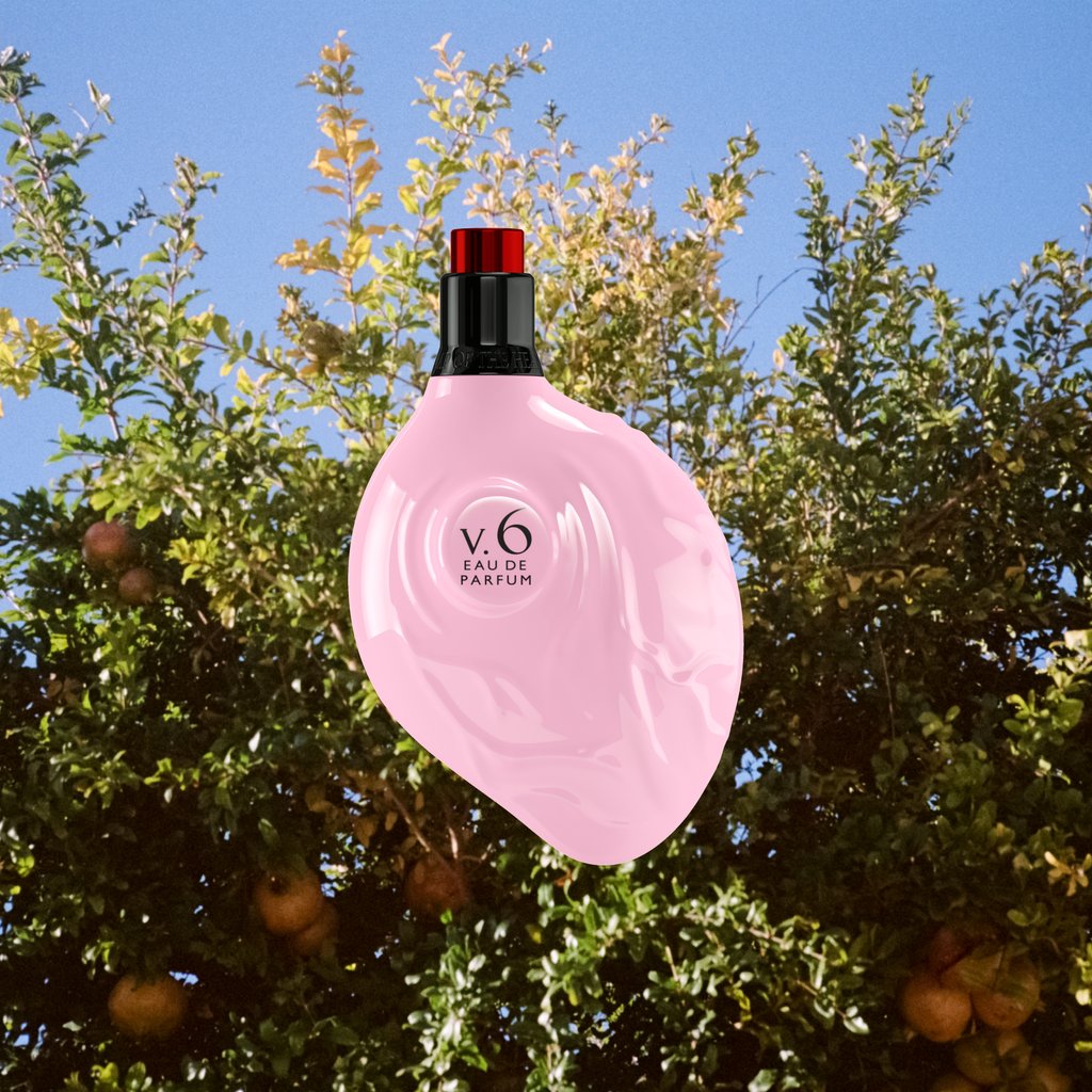 FragranceFDN_UK's tweet photo. Celebrate Summer with Map of the Heart. Pink Heart v.6, the heart of ecstacy, a modern floral with attitude. It has a green shiso leaf that delves into an opulent floral heart and a base of rich and joyful sumac, tobacco and cysts absolute. #mapoftheheart #theheartbeatofscent https://t.co/019yXlA8wZ