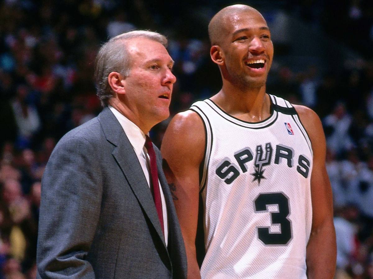 coachboza's tweet photo. Monty Williams i Mike Budenholzer su produkti čuvenog Gregg Popovich-a.
Monty je igrao za SAS od 1996. do 1998. godine.
Mike Budenholzer je bio asistent Gregg-u od 1996. do 2013. godine. Osvojio je 4 🏆 sa SAS.
BIo je trener Monty Williams-u od 1996. do 1998. godine. #PopRules https://t.co/FYwsUaG1YW