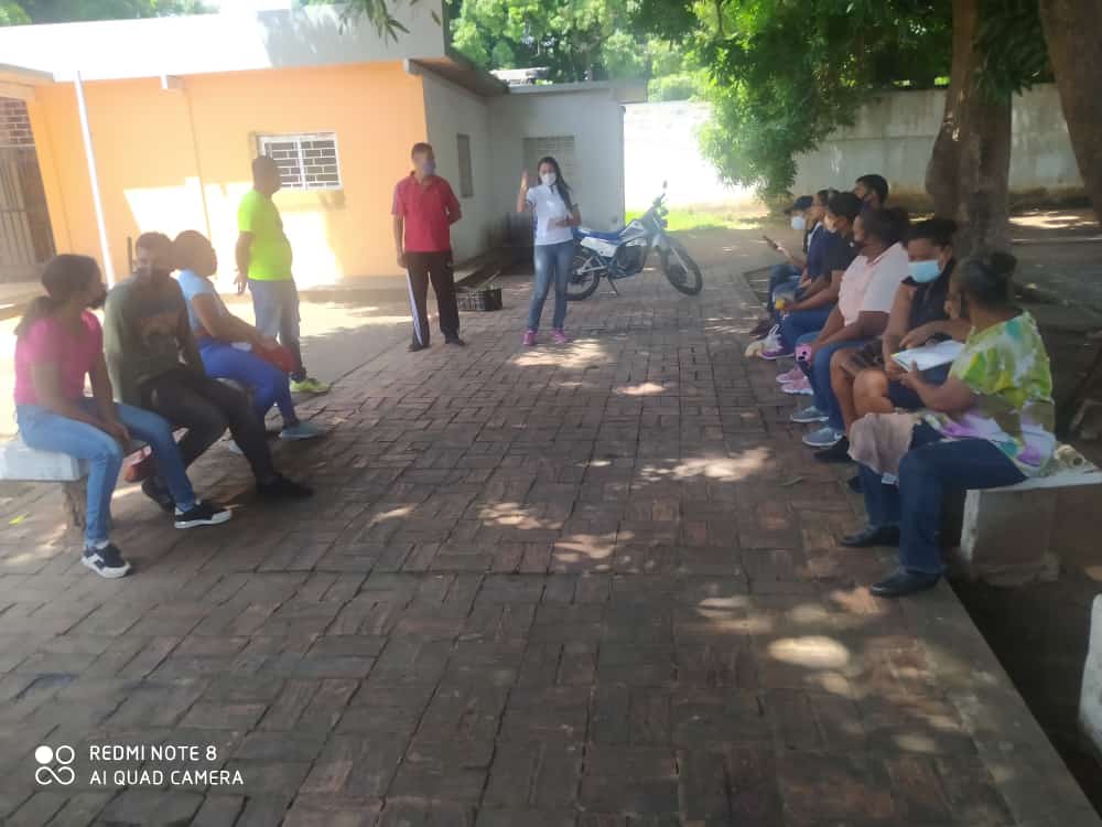 somosveheres's tweet photo. Reunión de trabajo para fortalecer las brigadas del punto y círculo de la BMS Defensores de nuestro Esequibo parroquia catedral. En la organización y trabajo en equipo está la esperanza de seguir forjando la esperanza de un pueblo rebelde.@NGuevara4F @zcbetancourt https://t.co/ksVFNqzbnM