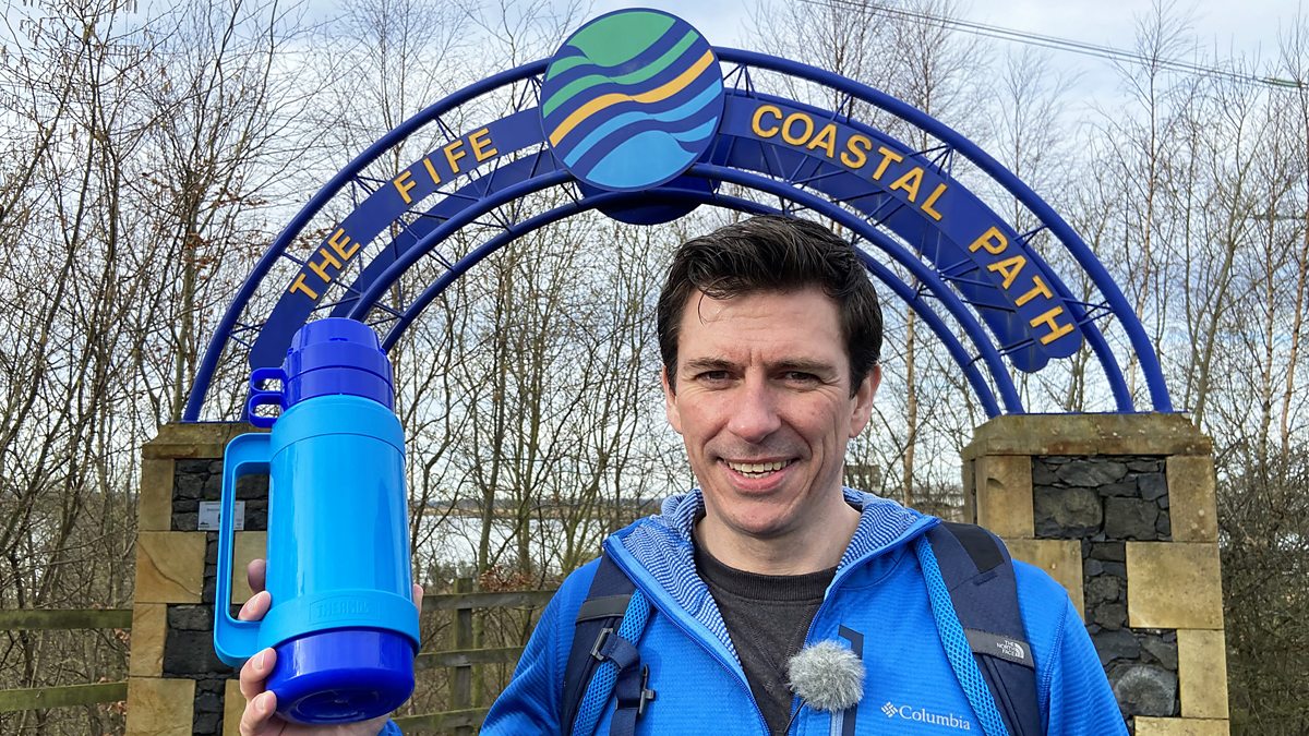 There's a new series starting tonight on BBC Alba at 8.30pm where presenter Iagan MacNeil explores the history, geology, scenery – and Gaelic - of the #Fife Coastal Path - there are 5 episodes exploring the 117 mile stretch

bbc.co.uk/programmes/m00…

#lovefife #FifeGaelic