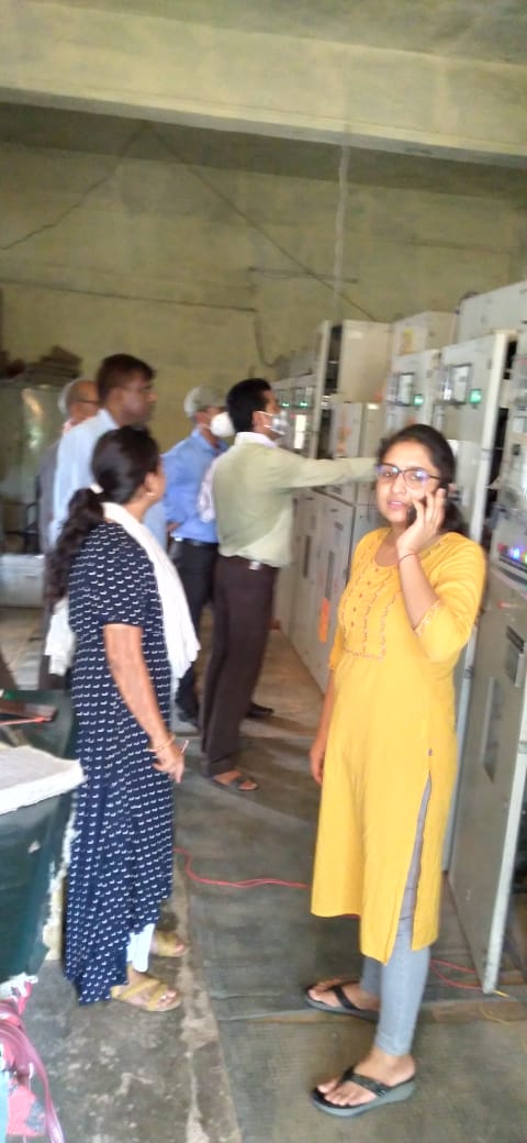 आज दिनांक 6/07/21 को निर्बाध विद्युत आपूर्ति सुनिश्चित करने हेतु नगरीय परीक्षण खंड की टीम के द्वारा हसारी विद्युत उपकेंद्र में अनुरक्षण एवं टेस्टिंग का कार्य किया गया। <a href="/ptshrikant/">Shrikant Sharma</a> <a href="/dvvnljhansi/">DVVNL JHANSI</a> <a href="/RakeshKumar1960/">Rakesh Kumar</a> <a href="/MDDVVNL/">MD DVVNL AGRA</a> <a href="/DVVNLHQ/">Dakshinanchal Vidyut Vitran Nigam Limited</a> <a href="/DvvnlDirectorT/">Dvvnl Director Technical, B M Sharma</a> <a href="/DvvnlDirComm/">DVVNL DIRECTOR COMMERCIAL</a>