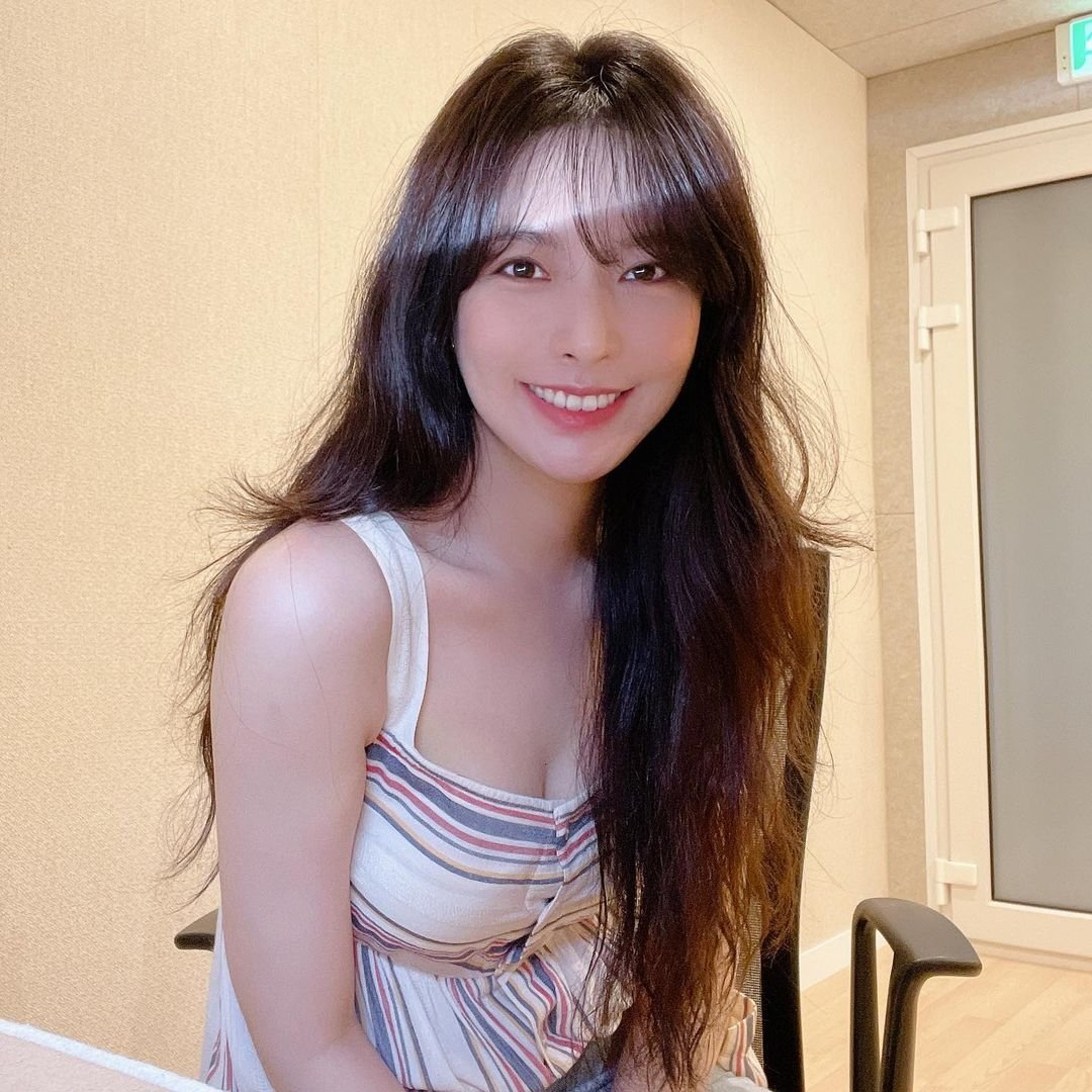 sanghak70's tweet photo. 210706 송주희 인스타그램 (@hv_alice)
치-즈
작업실이에용!
(궁굼합니다. 좋은 소식 있을라나?)
#헬로비너스 #hellovenus
#송주희 #SongJuhee #킹스랜드 #킹스엔터테인먼터 #kingsland #kingsentertainment https://t.co/Fol9I32iPC