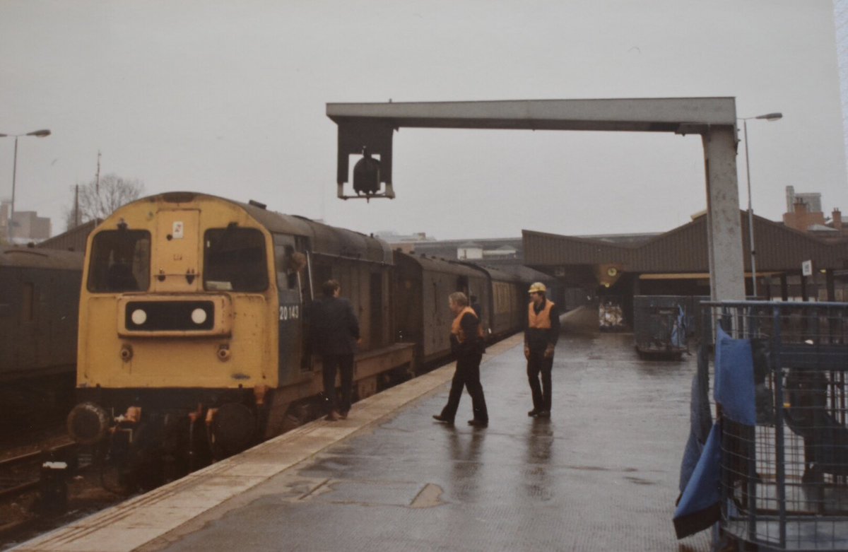 LeicRailAle170's tweet photo. #TwentyTuesday 20143 at Leicester having brought vans from Wellingborough 4.12.84 https://t.co/v2sg7kAvdO
