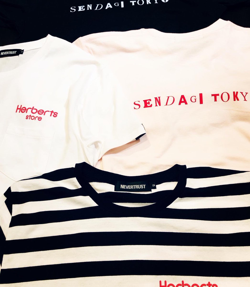 nevertrust_usc's tweet photo. シンプルでベーシック、そしてやっぱり夏にはかかせないポケットTシャツとボーダーTシャツ。
胸にHERBERTS STORE バックにSENDAGI TOKYOのプリント入り。
https://t.co/qwyAS0IWcY
#nevertrust
#herbertsstore
#pockettee
#bordertee
#stripetee
#ネバトラ
#ポケt
#ボーダーt https://t.co/KAxkS2OmKR