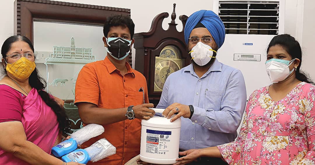 GeoIndiafoundat's tweet photo. Under our PROJECT SANITATION Program, Geo India Foundation has donated 4157 litres (4.15 ton ) of Domex - Disinfectant floor cleaner and Disinfectant spray to the Office of The Commissioner, @chennaicorp Greater Chennai Corporation, Chennai. #geoindiafoundation #unitedwaymumbai https://t.co/bJdcxI09Lx