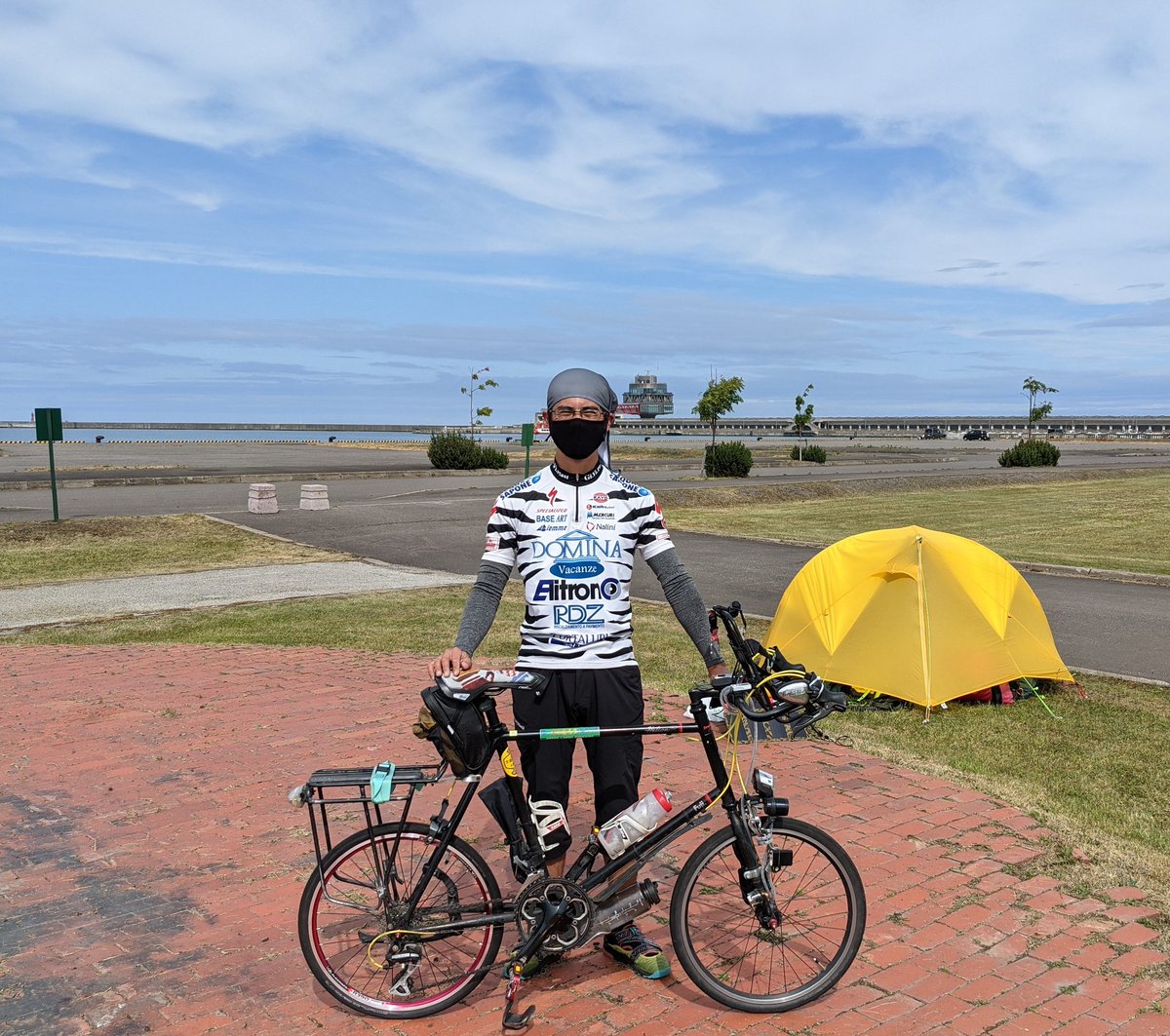 muramuratec's tweet photo. 今日は!
#CYCLETECHIKD
さんに新品リムとスポークで組み換えて貰ったホイール受け取りに行きました
近場のヤマトが7キロ先でしたのでてくてく往復
ダンボールは紋別オートサイトの環境維持協力ガチャで捨てさせて貰えました✨至れり尽くせり
金曜日にホイール送って火曜には復活なんて早すぎます😆感謝 https://t.co/FqoQ0yzeIO