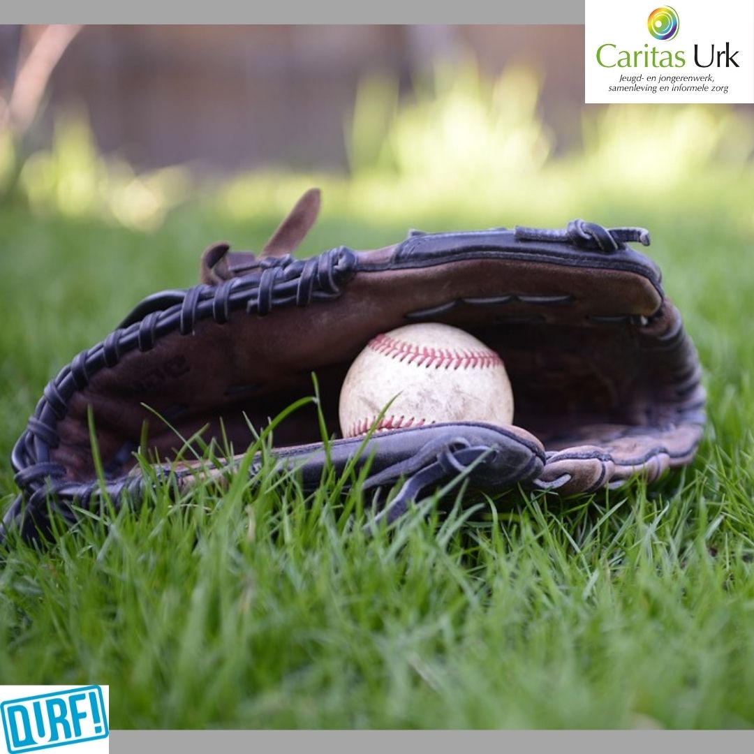 Vanavond kan je om half zeven naar het MAVO veld komen voor een partijtje honkbal. Het maakt niet uit als je dit nog niet eerder hebt gedaan. Iedereen tot 18 jaar kan gezellig meedoen. Zorg wel dat je op tijd bent, zodat je ingedeeld kan worden in een team.