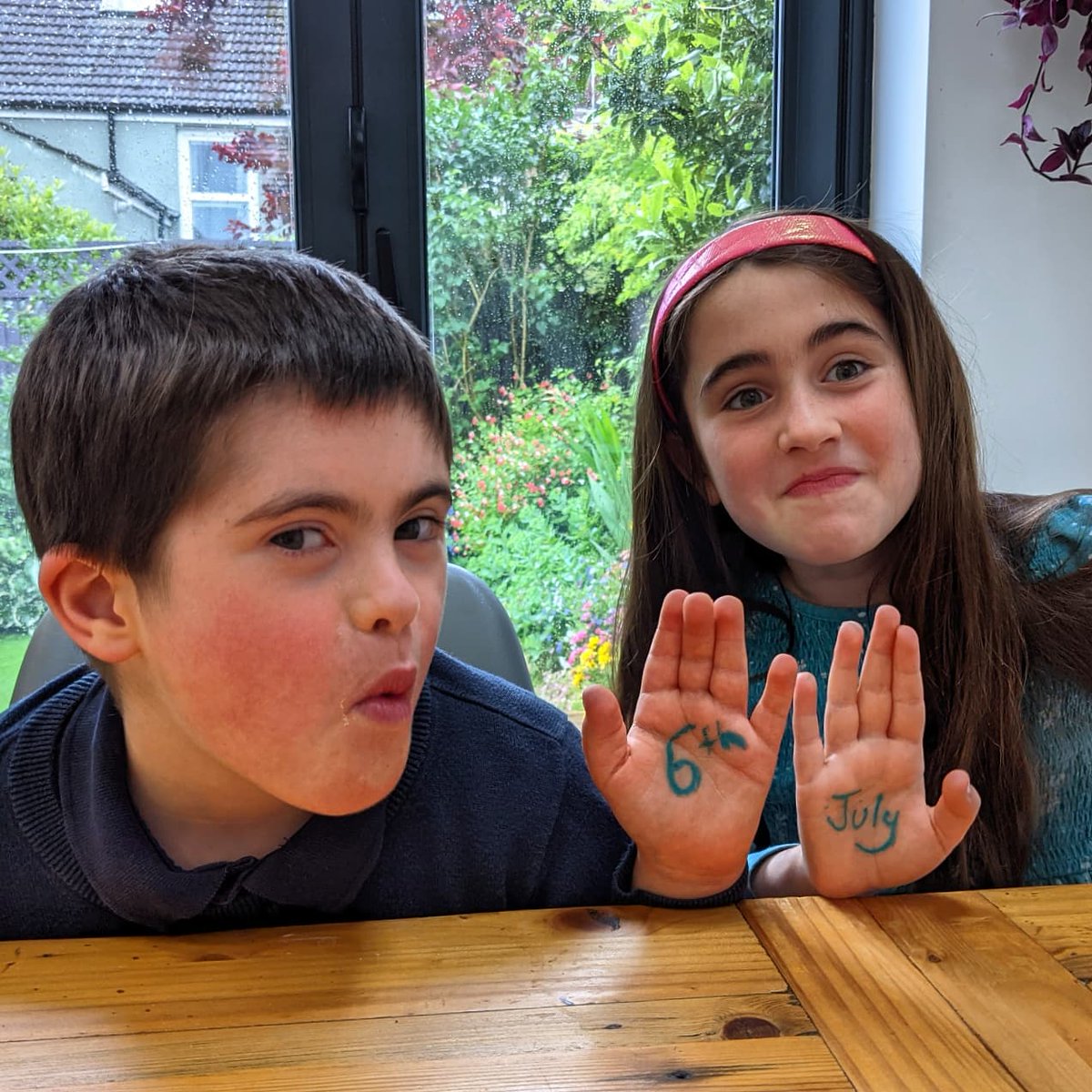Itsmyidea's tweet photo. The Court Case begins today! In the UK, the time limit to terminate a pregnancy is 24 weeks, unless the baby has Down syndrome, then that limit shifts right up to birth. Does that seem right to you?? #HoldHands4Equality.
#ImWithHeidi 
#ImwithAiden https://t.co/EUOCXSyv4q